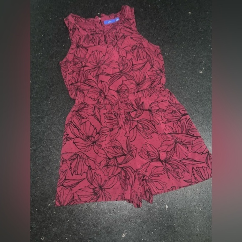 UEC APT. 9 CRANBERRY & BLACK RAYON ROMPER SZ M